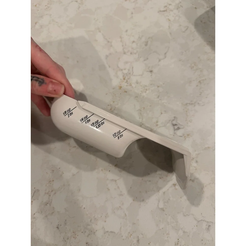 The Pampered Chef Adjustable Measuring Scoop White 1/8 to 1/2 Cup Made‎ in USA